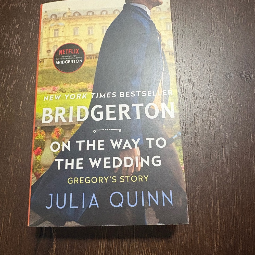 Bridgerton: On the Way to the Wedding by Julia Quinn - Paperback, Blue Cover